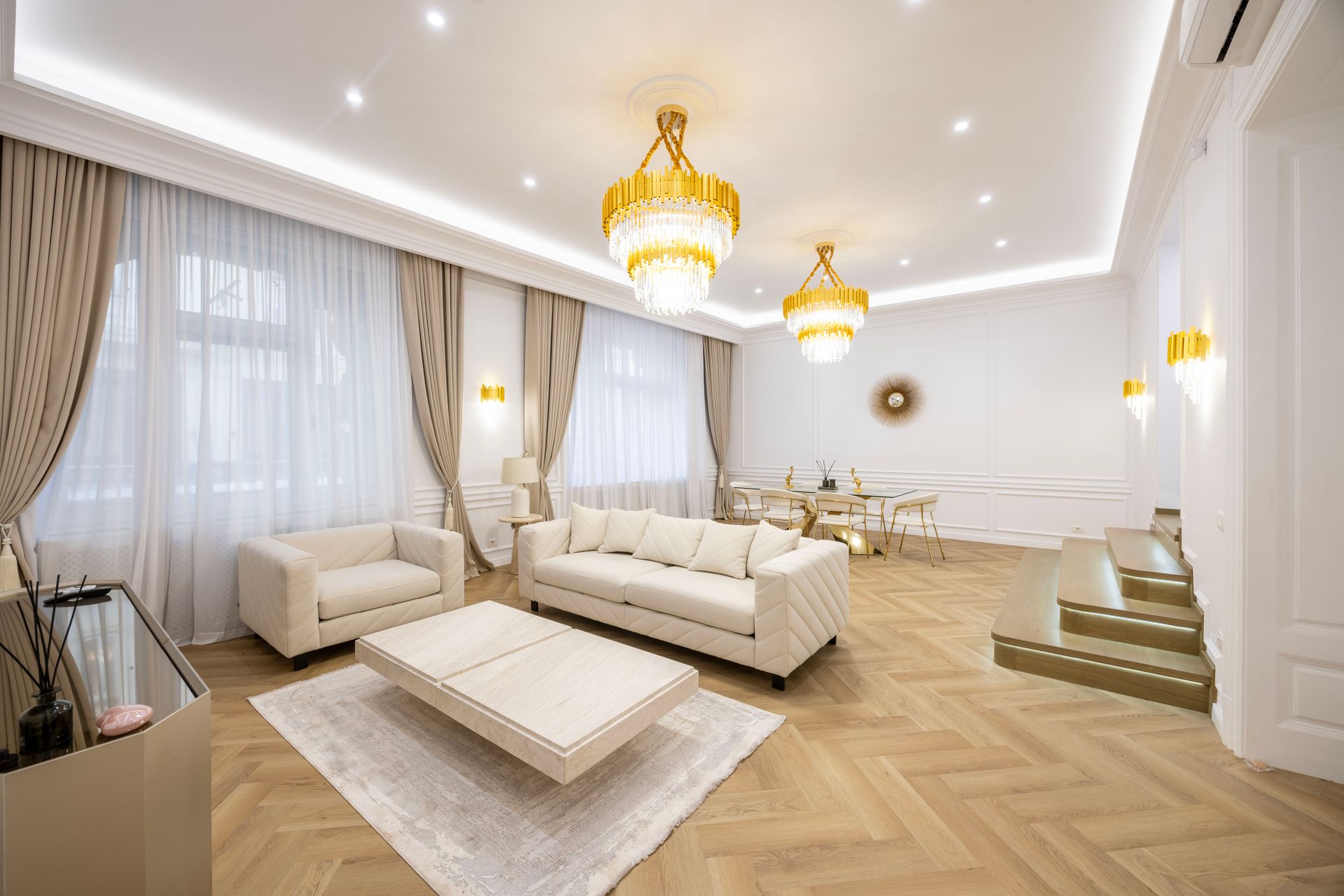 A Distinguished Luxury Residence in the heart of the city