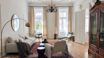 Parisian Renovated Apartment with View in district 5