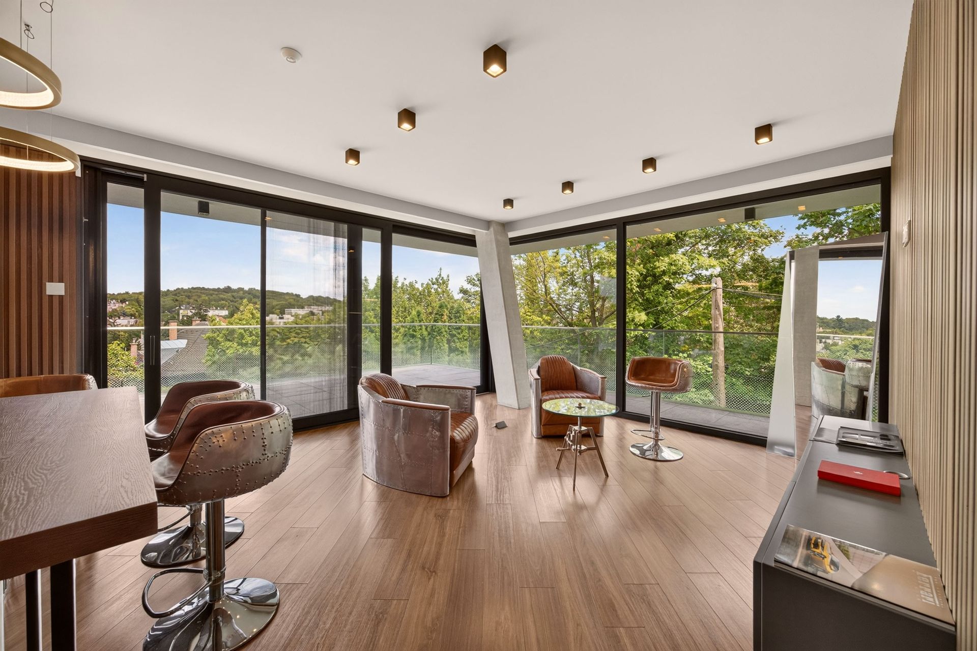 Contemporary Elegance in an Exclusive Hillside Penthouse on Istenhegy