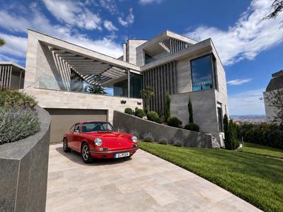 Exceptional Contemporary Villa with Breathtaking Panoramic Views on Széchenyi Hill