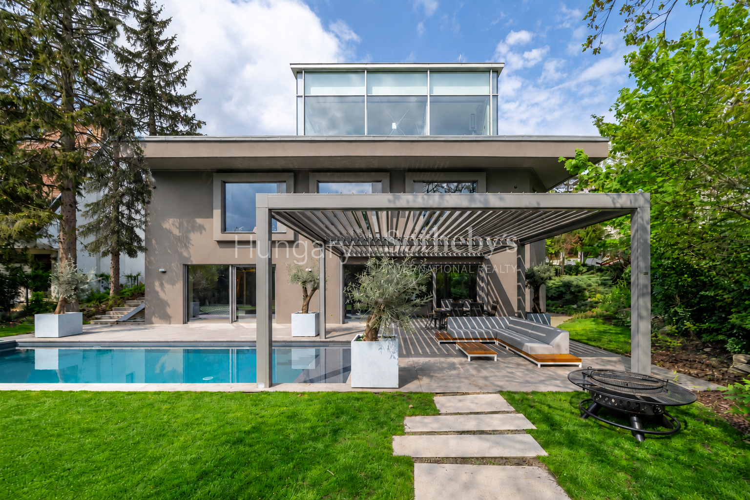 Contemporary Family Villa 